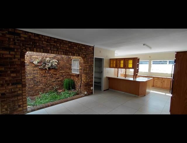 3 BEDROOM FREESTANDING TO LET IN DALPARK PROPER